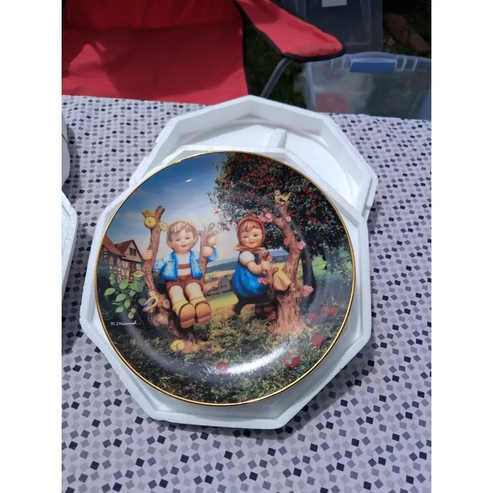 M.J. Hummel Apple Tree Boy and Girl 8